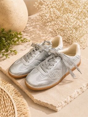 Dirty Laundry Tropics Silver Metallic Sneakers Women’s Size 9 Low Top #24